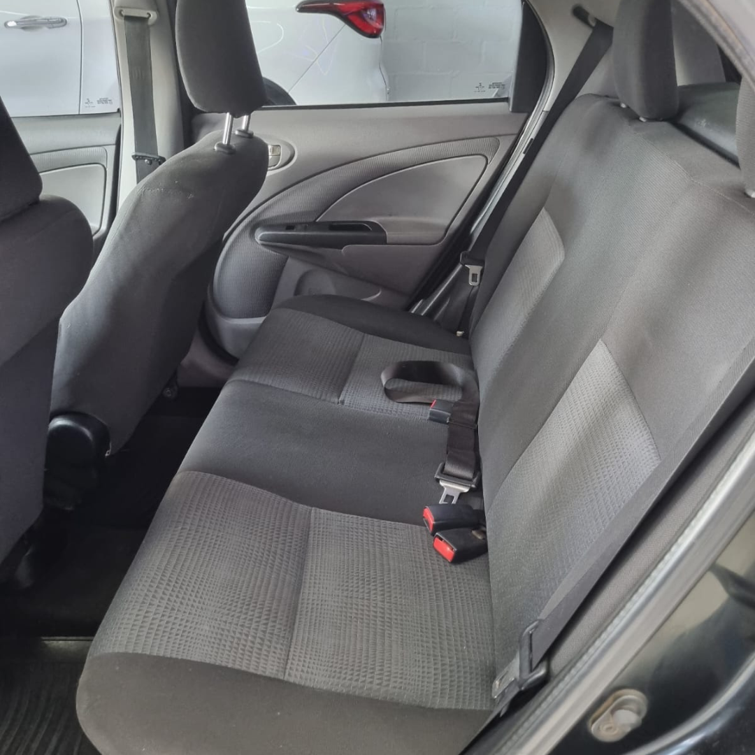 ETIOS HATCH 2013 PRETO (3)