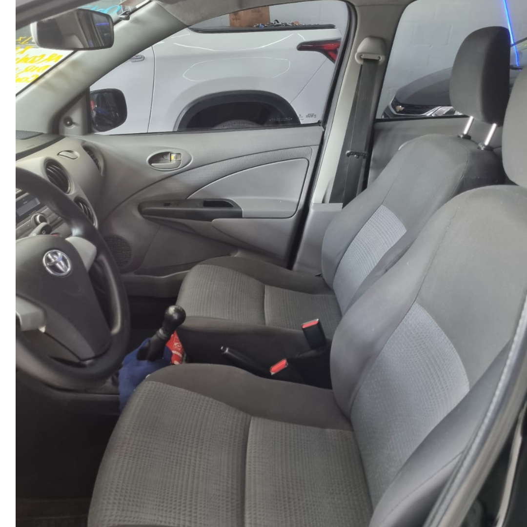 ETIOS HATCH 2013 PRETO